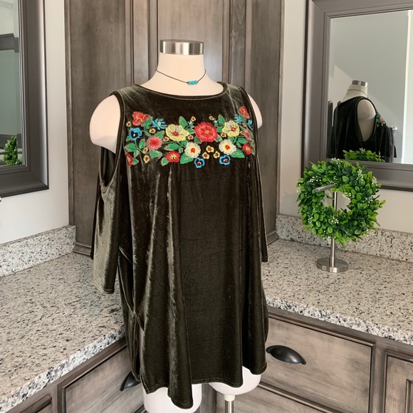 Umgee embroidered top - Picture 3 of 10